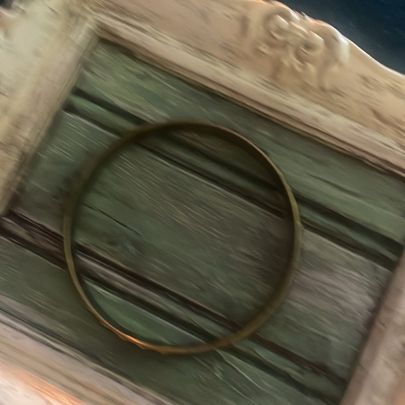 Gold bangle - Picture 2 of 2